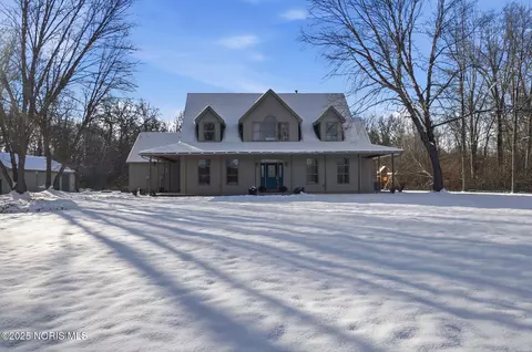 9627 Dorr St, Holland, OH 43528