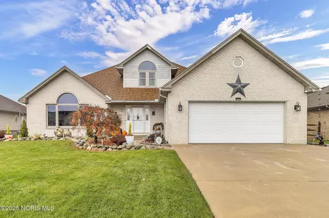 934 Mallard Dr, Oregon, OH 43616