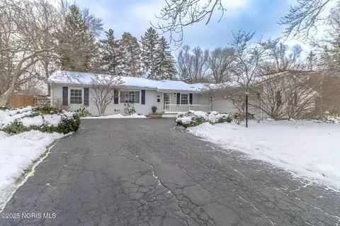 5860 San Reno Dr, Sylvania, OH 43560
