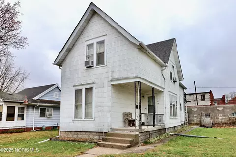 160 Oak St, Rossford, OH 43460