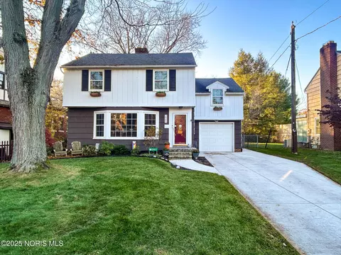 2445 Orchard Rd, Ottawa Hills, OH 43606