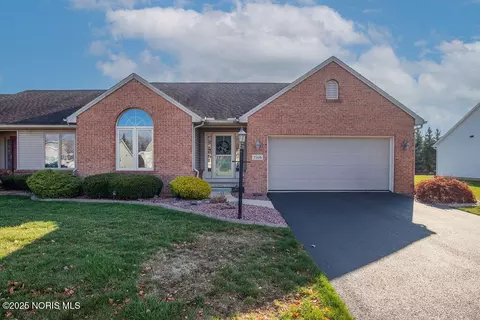 1566 N Redhawk Dr, Perrysburg, OH 43551