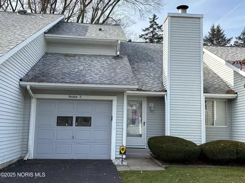 6955 Dorr St #STE 7, Toledo, OH 43615