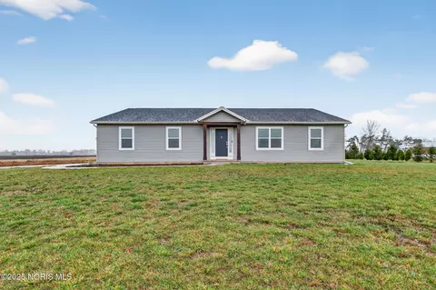 10130 Linwood Rd, Bowling Green, OH 43402