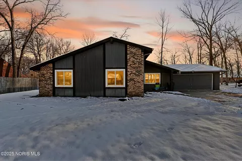 1913 Sherwood Dr, Defiance, OH 43512