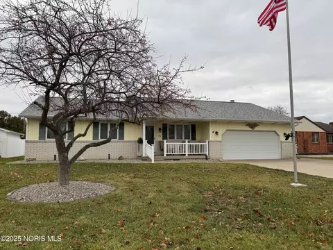35 Lafayette Dr, Napoleon, OH 43545