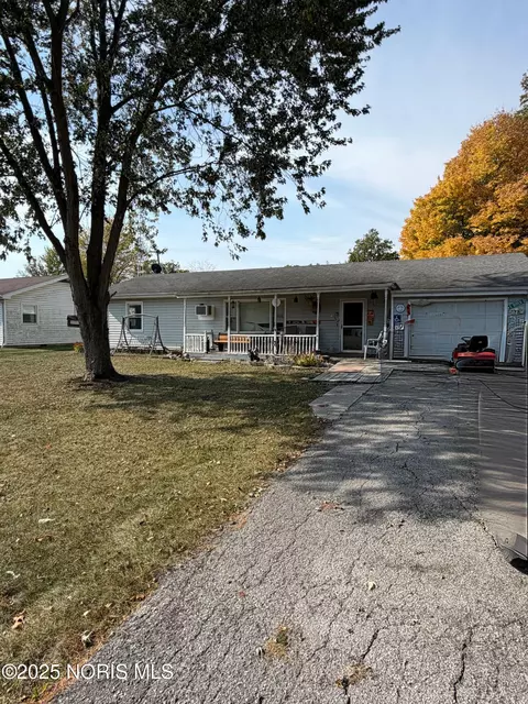 726 Indian Bridge Ln, Defiance, OH 43512