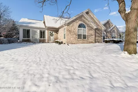 2235 Whispering Pines Dr, Toledo, OH 43617