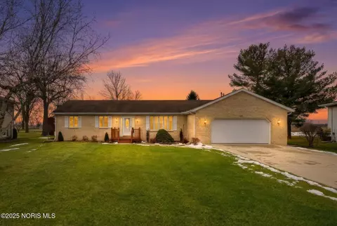 55 Christopher Dr, Fostoria, OH 44830