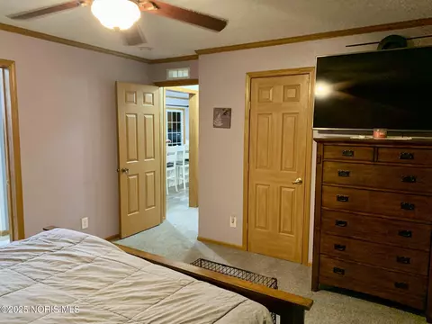 Bedroom - 27800 E Broadway St, Walbridge, OH 43465 photo 2 of 7