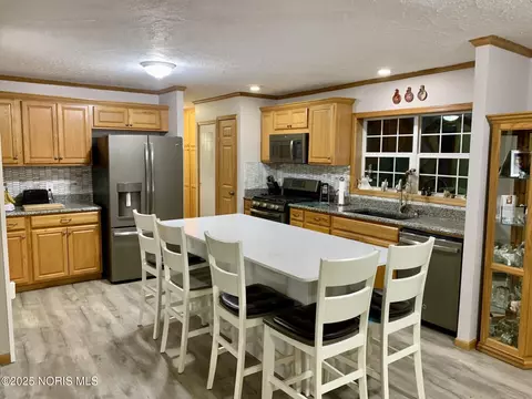 Kitchen - 27800 E Broadway St, Walbridge, OH 43465 photo 2 of 9
