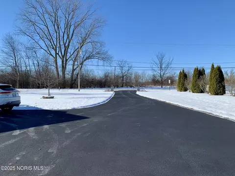 Exterior - 27800 E Broadway St, Walbridge, OH 43465 photo 4 of 4