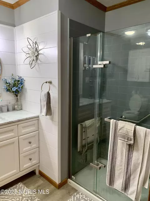 Bath - 27800 E Broadway St, Walbridge, OH 43465 photo 4 of 6