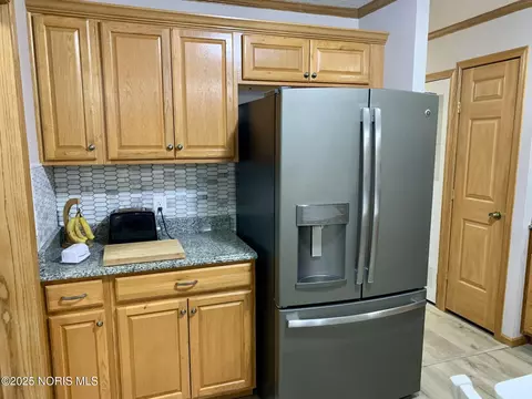Kitchen - 27800 E Broadway St, Walbridge, OH 43465 photo 6 of 9