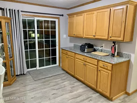 Kitchen - 27800 E Broadway St, Walbridge, OH 43465 photo 8 of 9