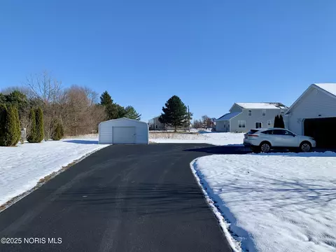 Exterior - 27800 E Broadway St, Walbridge, OH 43465 photo 1 of 4