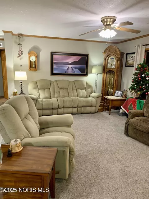 Living - 27800 E Broadway St, Walbridge, OH 43465 photo 3 of 5