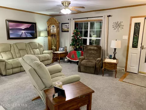 Living - 27800 E Broadway St, Walbridge, OH 43465 photo 1 of 5