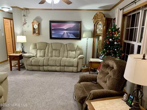 Living - 27800 E Broadway St, Walbridge, OH 43465 photo 5 of 5