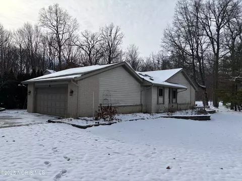 783 Fairway Ln #A, Wauseon, OH 43567
