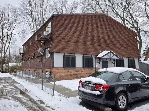 2061 Tremainsville Rd, Toledo, OH 43613