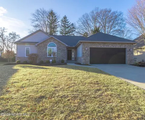 8342 Water Park Dr, Holland, OH 43528