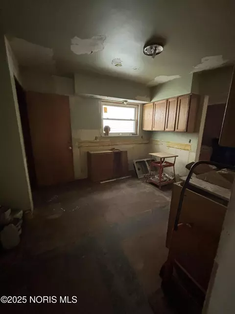 Kitchen - 726 Marmion Ave, Toledo, OH 43607 photo 2 of 2