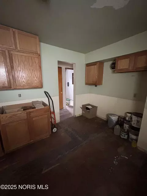 Kitchen - 726 Marmion Ave, Toledo, OH 43607 photo 1 of 2