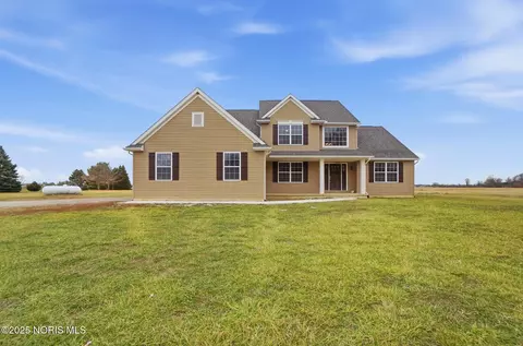 17267 Reams Rd, Bowling Green, OH 43402