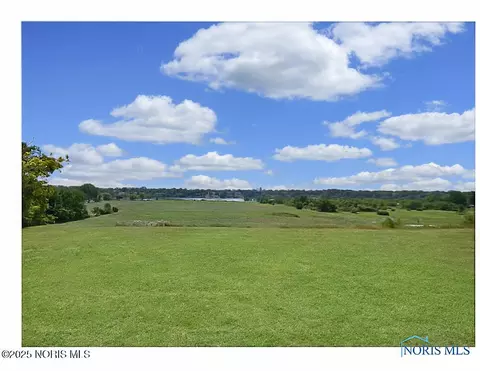 329 River Bend Ln, Maumee, OH 43537