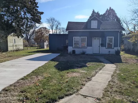 408 Clinton St, Maumee, OH 43537