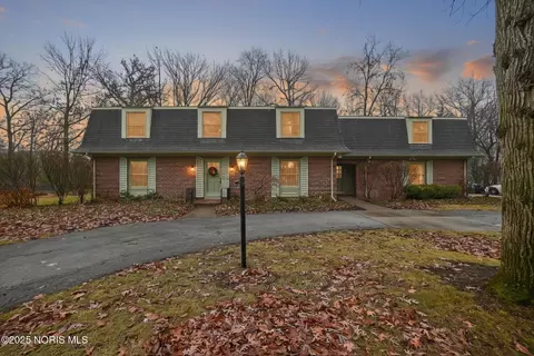 107 Secor Woods Ln, Perrysburg, OH 43551
