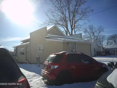 714 W Wayne St, Paulding, OH 45879 photo 2
