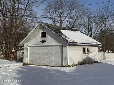 222 N Cherry St, Bryan, OH 43506 photo 2
