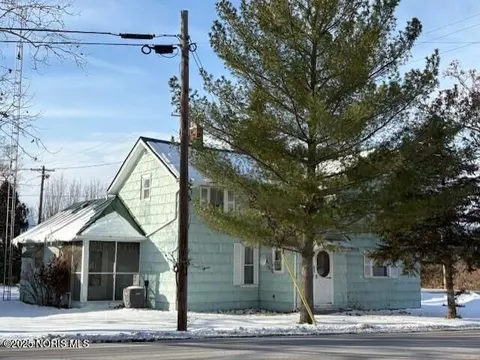 422 N Wilhelm St, Holgate, OH 43527