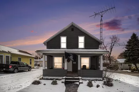 205 W 4th St, Genoa, OH 43430