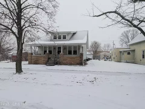 214 E 6th St, Fostoria, OH 44830