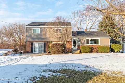 6645 Seaman Rd, Oregon, OH 43616