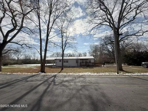 6201 County Hwy 165, Genoa, OH 43430