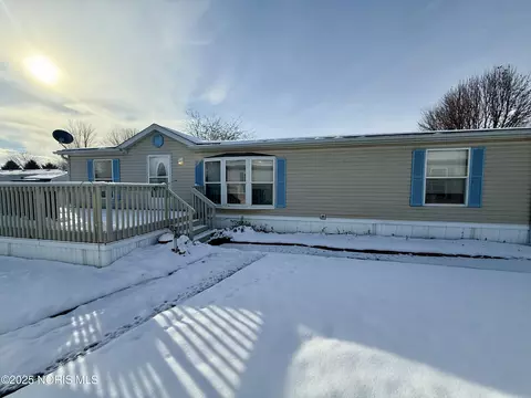 14900 County Road H #37, Wauseon, OH 43567