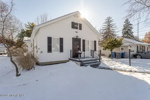 102 Silver Maple Dr, Perrysburg, OH 43551
