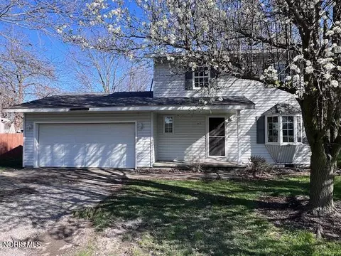 Exterior - 415 E Hubbard St, Hamler, OH 43524 photo 2 of 5