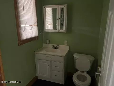 Bath - 415 E Hubbard St, Hamler, OH 43524 photo 3 of 3