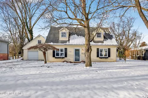1010 Walnut St, Perrysburg, OH 43551