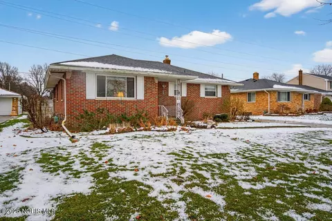 705 Regina Pkwy, Toledo, OH 43612