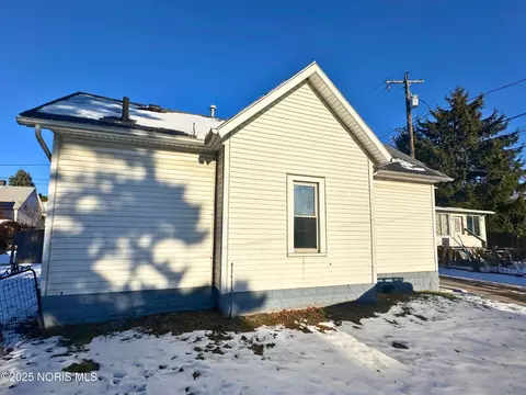 2 Riverside Ct, Toledo, OH 43611