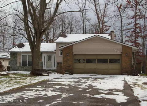 2169 Hawthorne Dr, Defiance, OH 43512