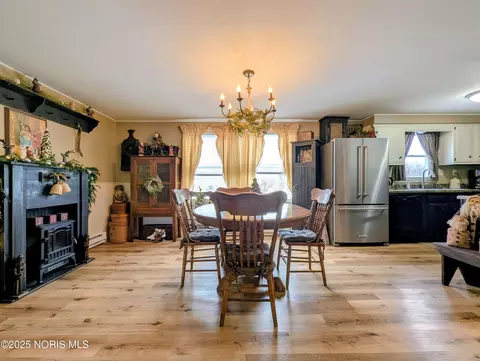 Dining - 313 Lutterbein St, Edgerton, OH 43517 photo 1 of 3
