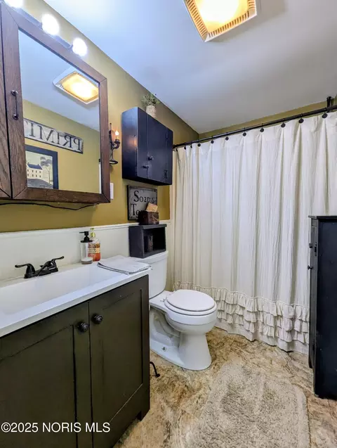 Bath - 313 Lutterbein St, Edgerton, OH 43517 photo 1 of 2