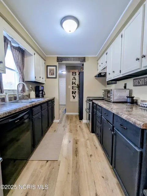 Kitchen - 313 Lutterbein St, Edgerton, OH 43517 photo 1 of 2